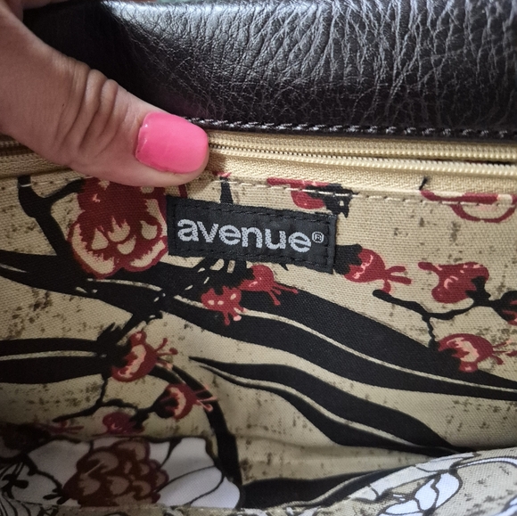 Avenue Tan and Black Clutch NWT - Picture 8 of 11